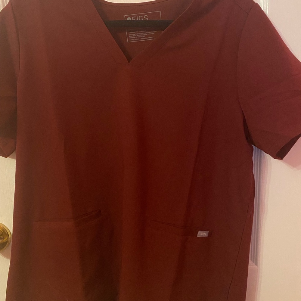 Figs scrub top
